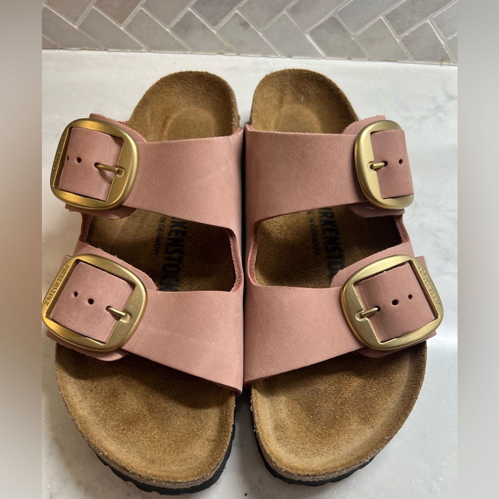 Birkenstock Arizona Big Buckle sandals in the color "Old Rose" leather size W6